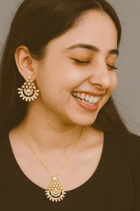 Majestic Pearl Fan Pendant Set