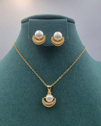 Pearl Arc Pendant Set